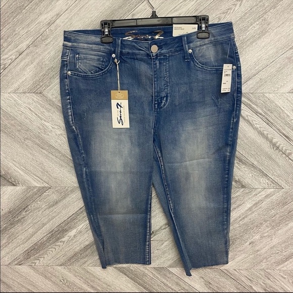 Seven7 Jeans High Rise Breezy Crop Plus Size 14 - Picture 2 of 11